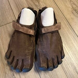 Vibram Brown Leather Five-Toe Shoe with Yellow Logo